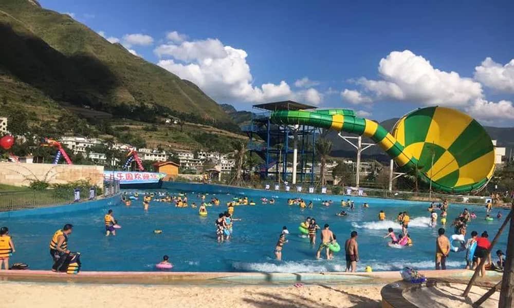 貴州六盤水半方塘水上樂園大喇叭滑道